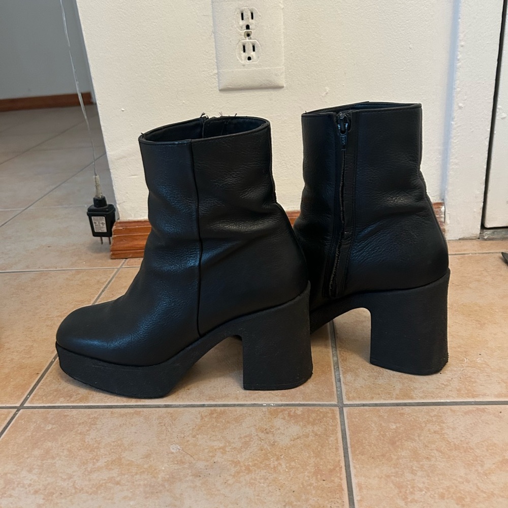 black ankle boots from urban outfitters. worn a few times. 

#blackboots